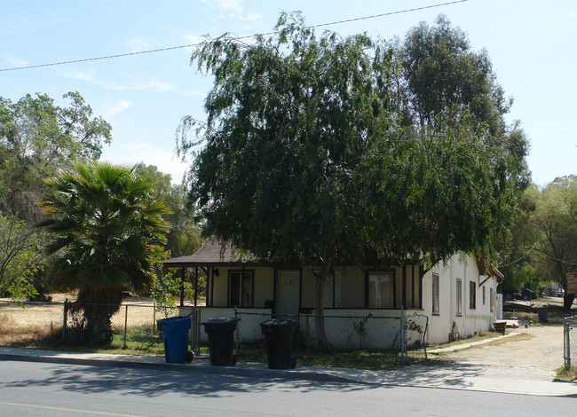 260 N Main St in Lake Elsinore, CA - Foto de edificio - Building Photo