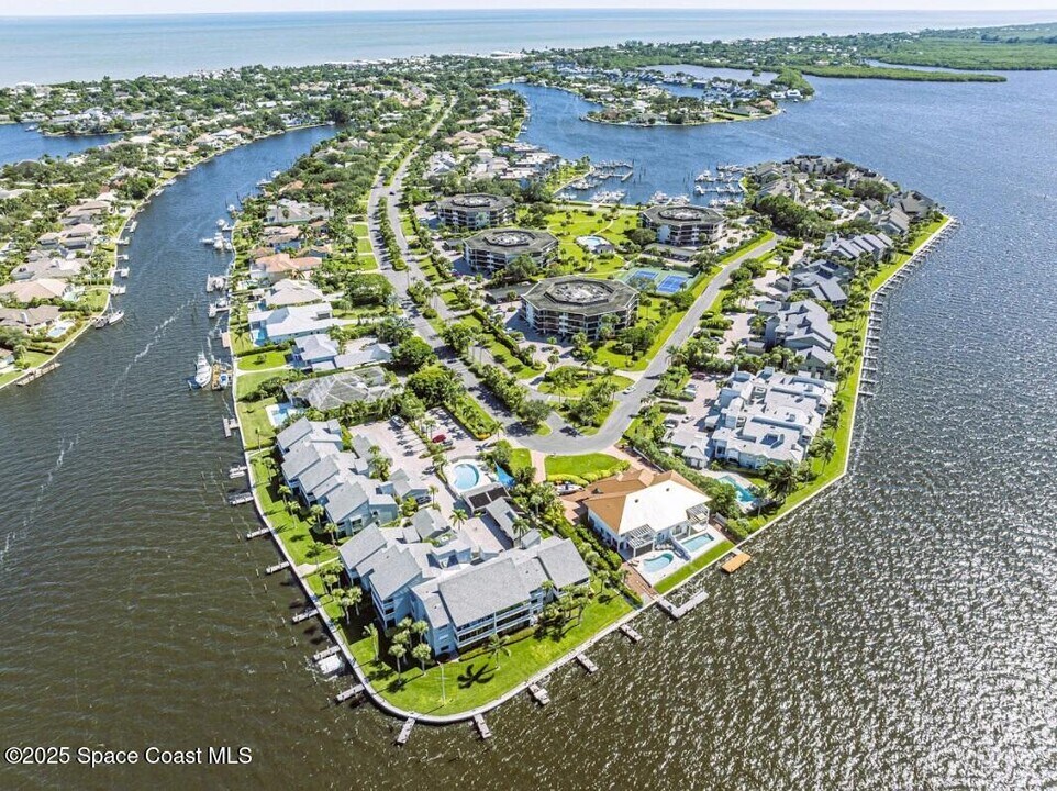 1821 Mooringline Dr in Vero Beach, FL - Building Photo