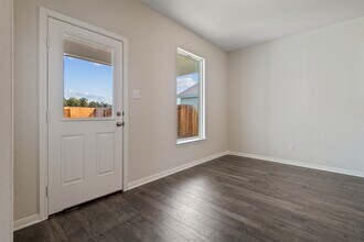 15802 Berry Hl Dr in Conroe, TX - Building Photo - Building Photo