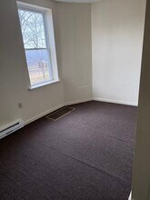 62 Depot St, Unit Apartment 1 in Frostburg, MD - Foto de edificio - Building Photo