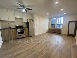 44 Victoria Ave S in Hamilton, ON - Building Photo - Building Photo