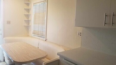 6851 Wilbur Ave in Los Angeles, CA - Building Photo - Building Photo