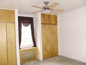 5621 Woodmont St in Pittsburgh, PA - Building Photo - Building Photo