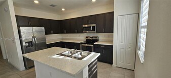 28708 SW 134th Ct in Homestead, FL - Building Photo