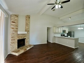 16902 Pocono Dr in Austin, TX - Foto de edificio - Building Photo