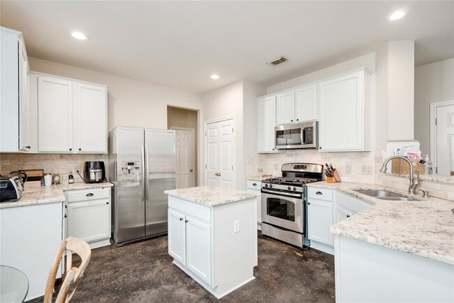 2729 Kinney Oaks Ct in Austin, TX - Building Photo - Building Photo