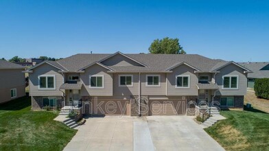 1604 Barrington Pkwy in Papillion, NE - Building Photo - Building Photo