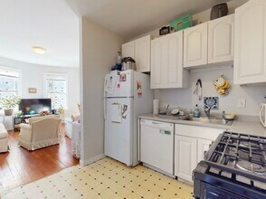 32 S Huntington Ave in Boston, MA - Foto de edificio - Building Photo