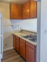 17112 Chatsworth St, Unit D in Granada Hills, CA - Building Photo - Building Photo