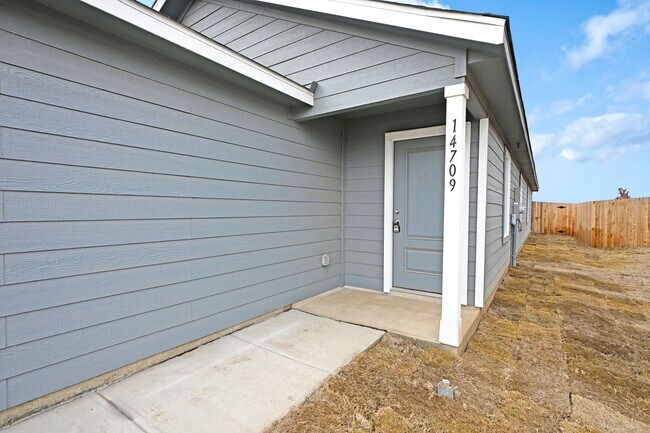 14709 Mudstone St in Elmendorf, TX - Building Photo - Building Photo