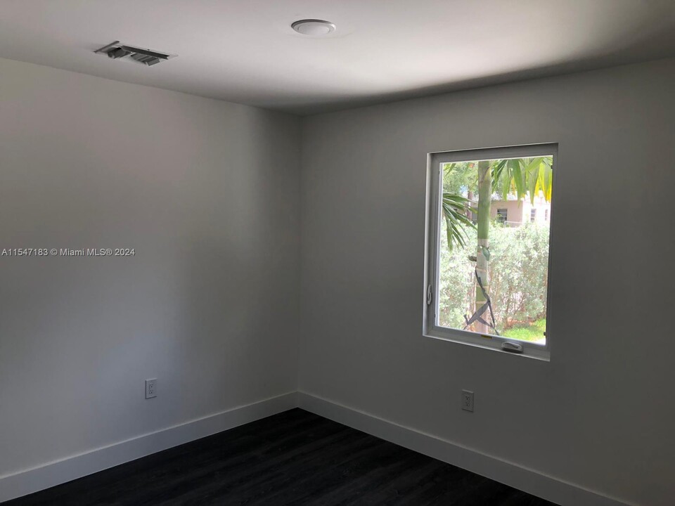 190 NW 57th St in Miami, FL - Building Photo