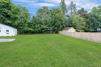 15 W Parish Rd in Westport, CT - Building Photo - Building Photo