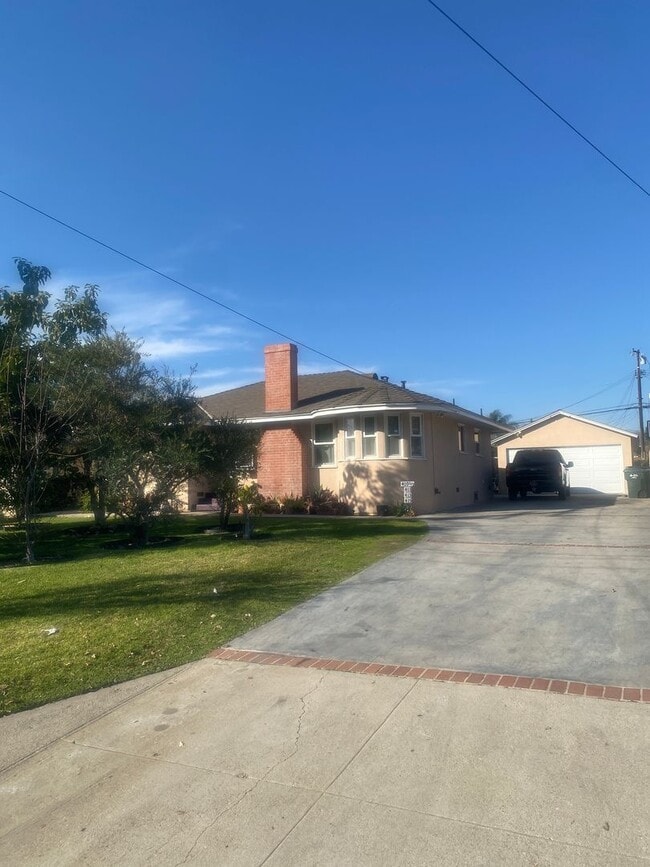 409 E Puente St in Covina, CA - Building Photo - Building Photo