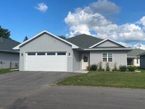 Ridge Road Homes in Green Bay, WI - Foto de edificio - Building Photo