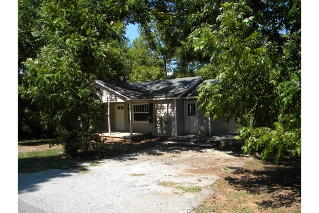 1093 E Doyle St in Toccoa, GA - Building Photo - Building Photo