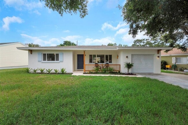 245 Grove Cir N in Dunedin, FL - Building Photo - Building Photo