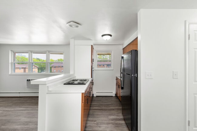 Swiss Village Apartments in Syracuse, NY - Foto de edificio - Building Photo