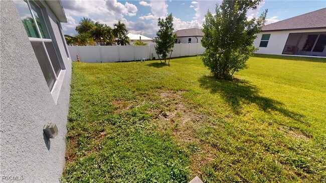 3530 NE 21st Ave in Cape Coral, FL - Building Photo - Building Photo