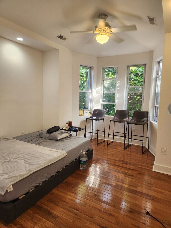 property at 2943 W Girard Ave