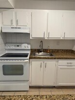 870 SW 129th Pl, Unit 207 in Miami, FL - Building Photo