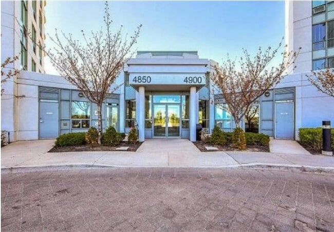 4900 Glen Erin Dr in Mississauga, ON - Building Photo - Building Photo