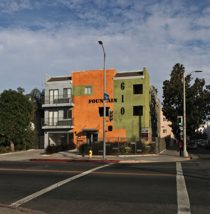 6101 Fountain Ave in Los Angeles, CA - Foto de edificio