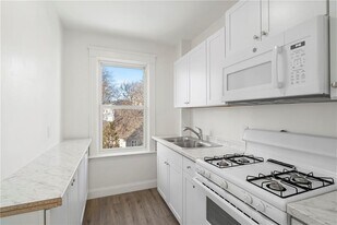 19 Vale St in Providence, RI - Building Photo