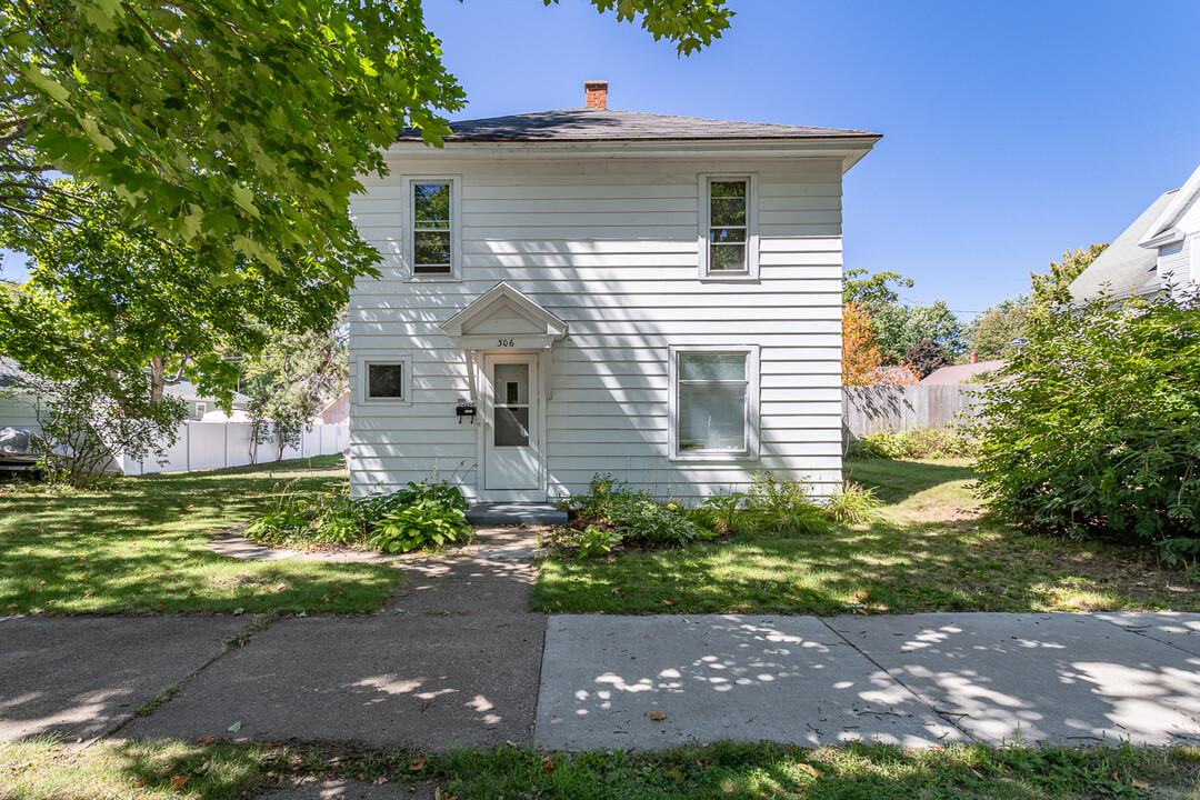 306 N 5th Ave, Unit Upper in Wausau, WI - Building Photo