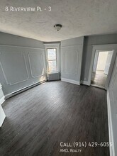 8 Riverview Pl in Yonkers, NY - Building Photo - Building Photo
