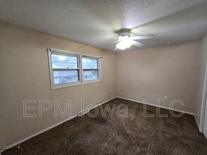 1407 Robin Rd in Waterloo, IA - Building Photo - Building Photo