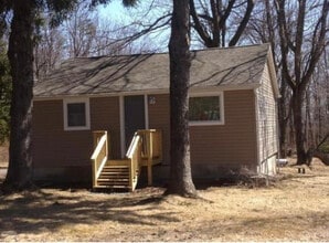 57 Pine Hill Rd in Mt Pocono, PA - Building Photo - Building Photo