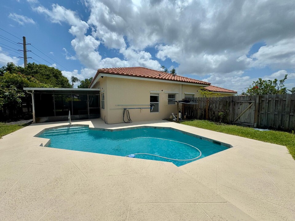 5107 Rosen Blvd in Boynton Beach, FL - Building Photo