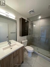 180 Fairview Mall Dr in Toronto, ON - Building Photo - Building Photo