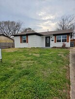 305 Deepwood St in Dallas, TX - Building Photo