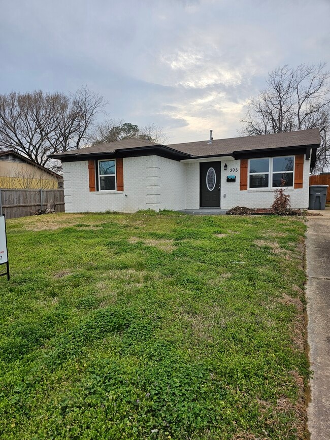 property at 305 Deepwood St