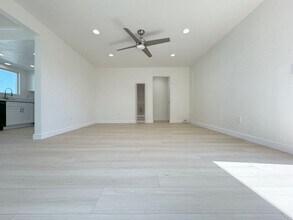 7241 Elk Cir in Huntington Beach, CA - Building Photo - Building Photo