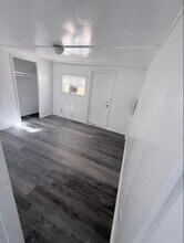 215 Weeks Rd in Cleburne, TX - Foto de edificio - Building Photo