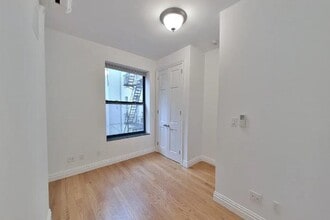 749 9th Ave in New York, NY - Building Photo - Building Photo