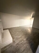 7089 N Howard St, Unit 104 in Fresno, CA - Building Photo - Building Photo