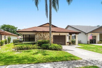 4932 Boxwood Cir in Boynton Beach, FL - Building Photo - Building Photo
