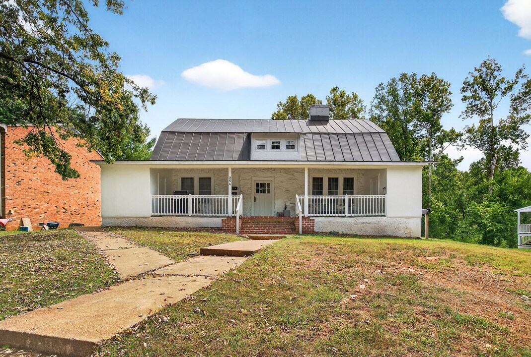 254 Stribling Ave in Charlottesville, VA - Building Photo