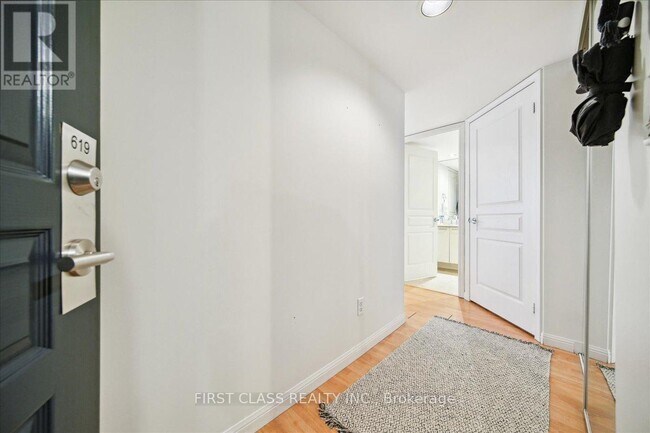 140-140 Simcoe St in Toronto, ON - Building Photo - Building Photo