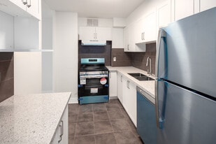 Carlton Court Apartments in Toronto, ON - Building Photo