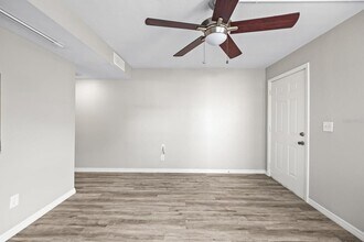 7169 E Bank Dr in Tampa, FL - Building Photo - Building Photo
