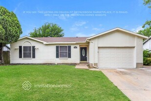 1613 Willowbrook St in Lancaster, TX - Building Photo
