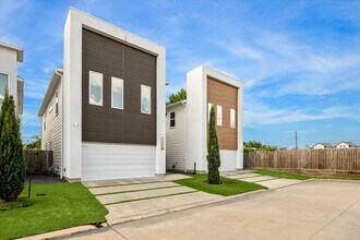 2204 Cortijo Pl in Houston, TX - Building Photo - Building Photo