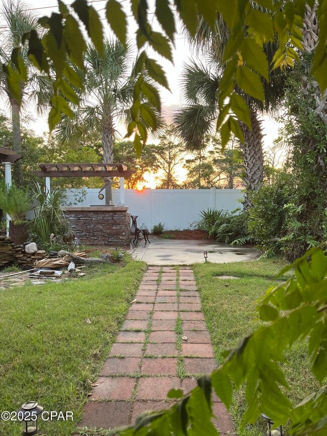214 Summerwood Dr in Panama City Beach, FL - Foto de edificio - Building Photo