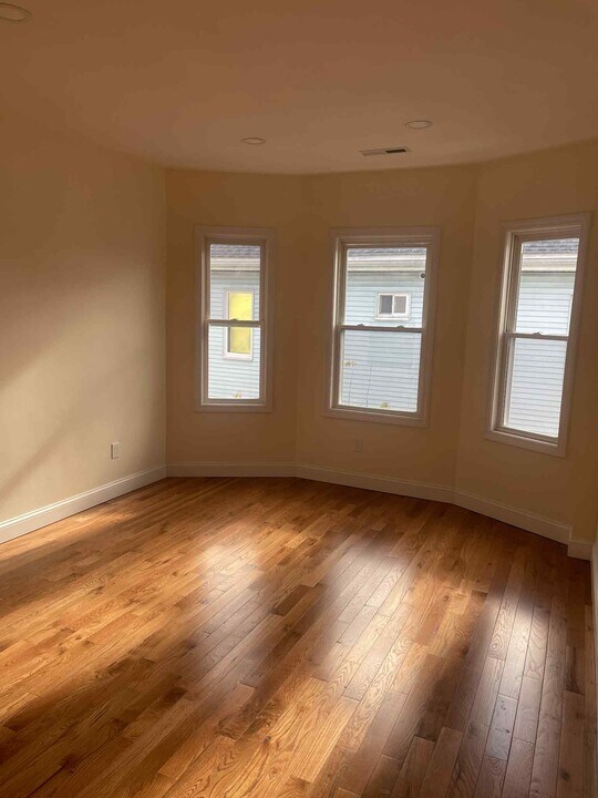 6 Millet St, Unit 3 in Boston, MA - Building Photo