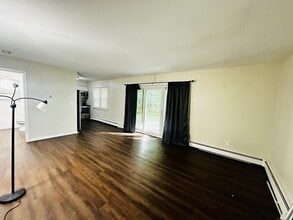 1117 Waterbury Rd in Cheshire, CT - Building Photo - Building Photo