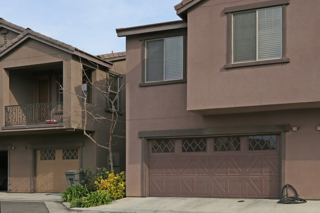 Pebble Brook Village in Kerman, CA - Foto de edificio - Building Photo